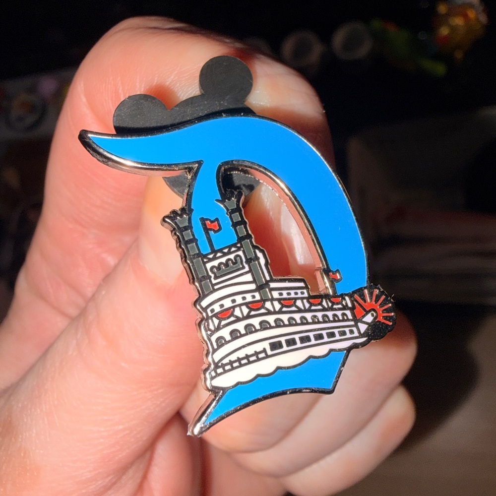 Key to disneyland mark twain pin Disneyland 70th Anniversary Pin